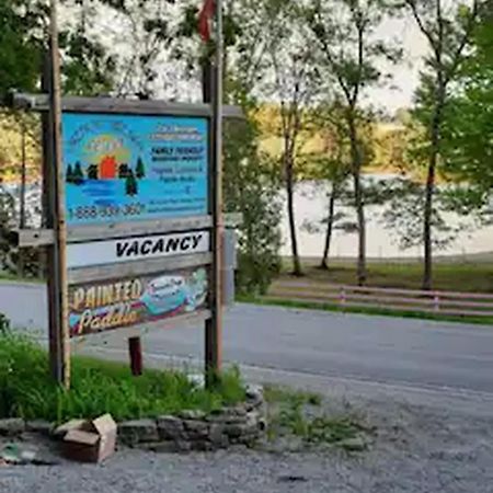 Lakefront Hideaway Resort Kawartha Lakes Kültér fotó