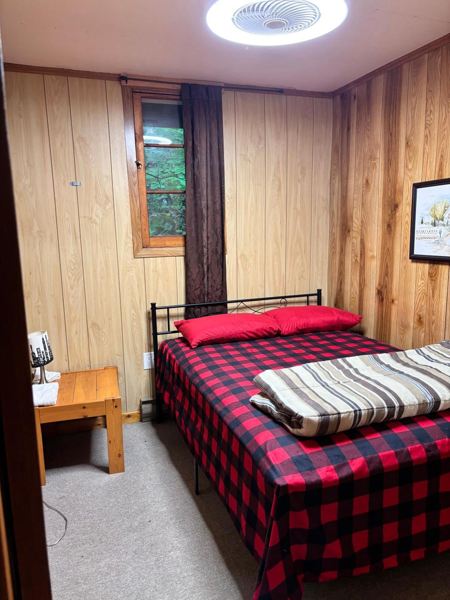 Lakefront Hideaway Resort Kawartha Lakes Szoba fotó